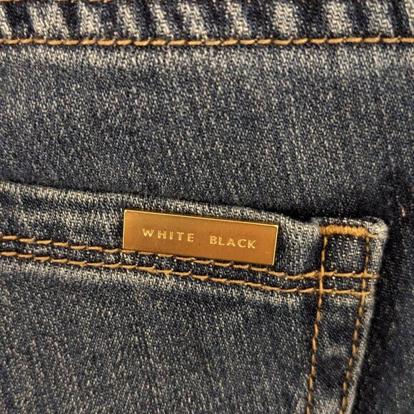 WHITE HOUSE BLACK MARKET the Straight Jeans - Picture 6 of 7